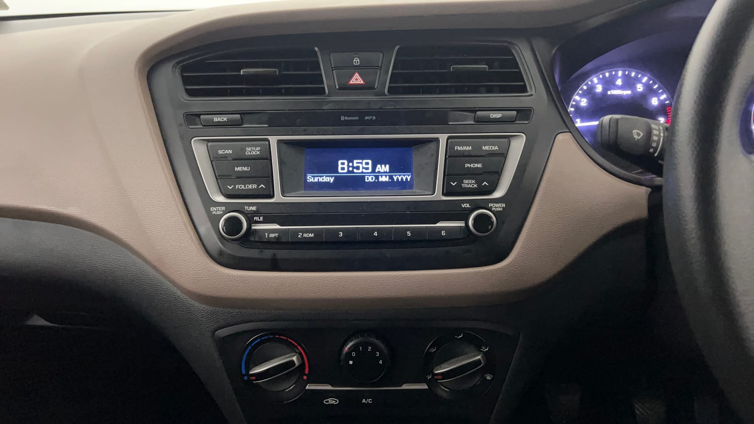 Used 2016 Hyundai Elite i20 Magna 1.2 Petrol Manual interior MUSIC SYSTEM & AC CONTROL VIEW