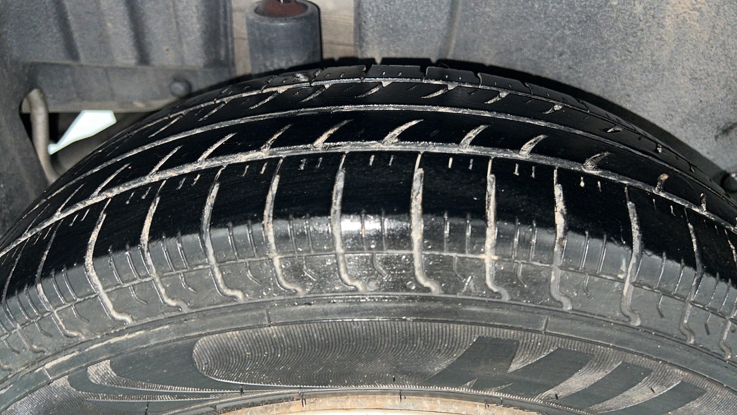 Used 2015 Maruti Suzuki Swift VXi Petrol Manual tyres RIGHT REAR TYRE TREAD VIEW