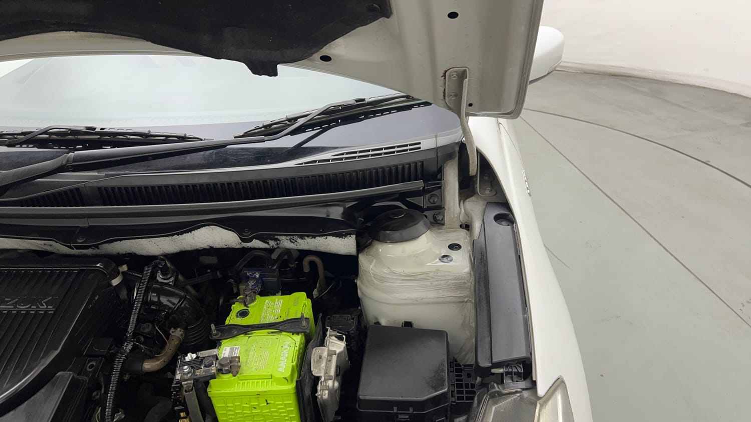 Used 2015 Maruti Suzuki Ciaz VXi+ Petrol Manual engine ENGINE LEFT SIDE HINGE & APRON VIEW