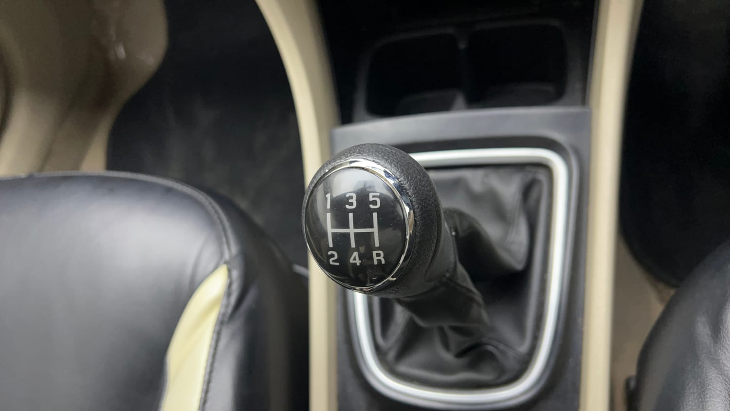 Used 2020 Maruti Suzuki Ciaz Delta 1.5 Petrol Manual interior GEAR  KNOB VIEW