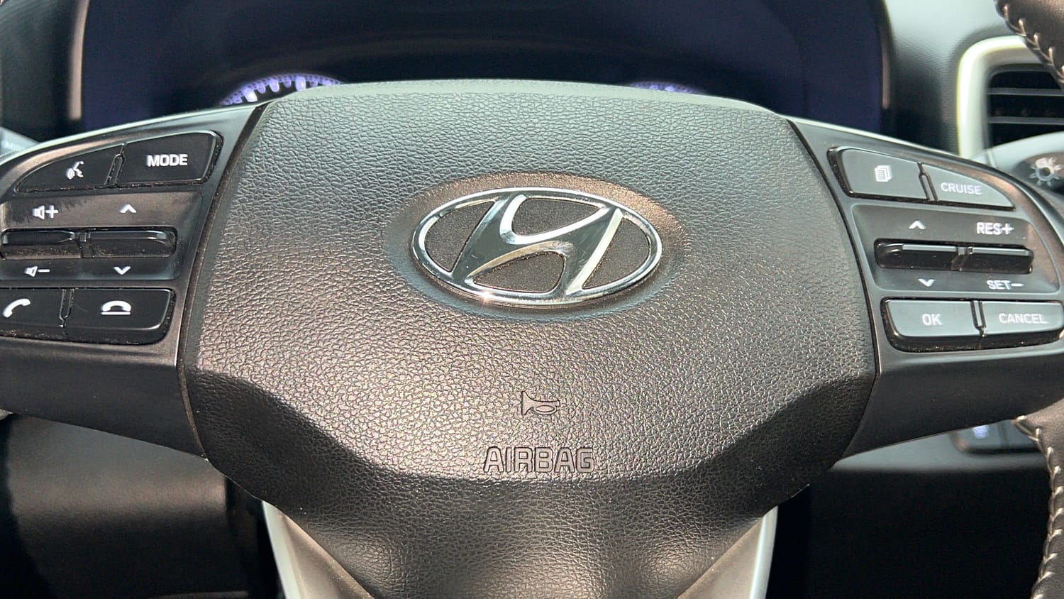 Used 2020 Hyundai Venue SX Plus 1.0 Turbo DCT Petrol Automatic top_features Airbags