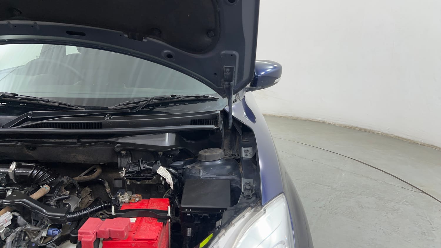 Used 2022 Maruti Suzuki Swift VXi AMT Petrol Automatic engine ENGINE LEFT SIDE HINGE & APRON VIEW
