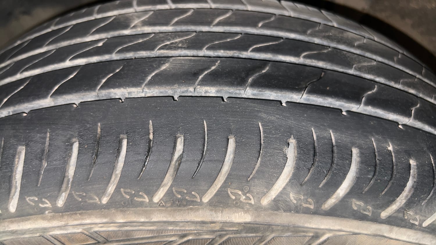 Used 2021 Renault Kiger RXT MT Petrol Manual tyres LEFT FRONT TYRE TREAD VIEW