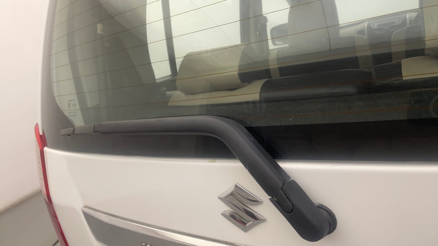 Used 2016 Maruti Suzuki Wagon R VXI Petrol Manual top_features Rear wiper