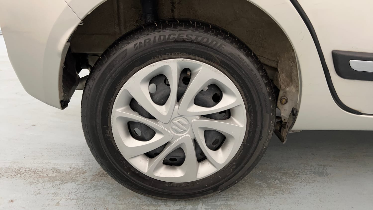 Used 2024 Maruti Suzuki Celerio VXi Petrol Manual tyres RIGHT REAR TYRE RIM VIEW