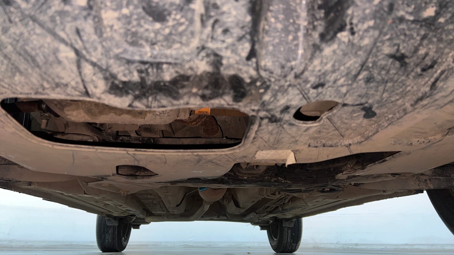 Used 2022 Hyundai Venue S (O) 1.2 Petrol Cng Manual extra FRONT LEFT UNDERBODY VIEW