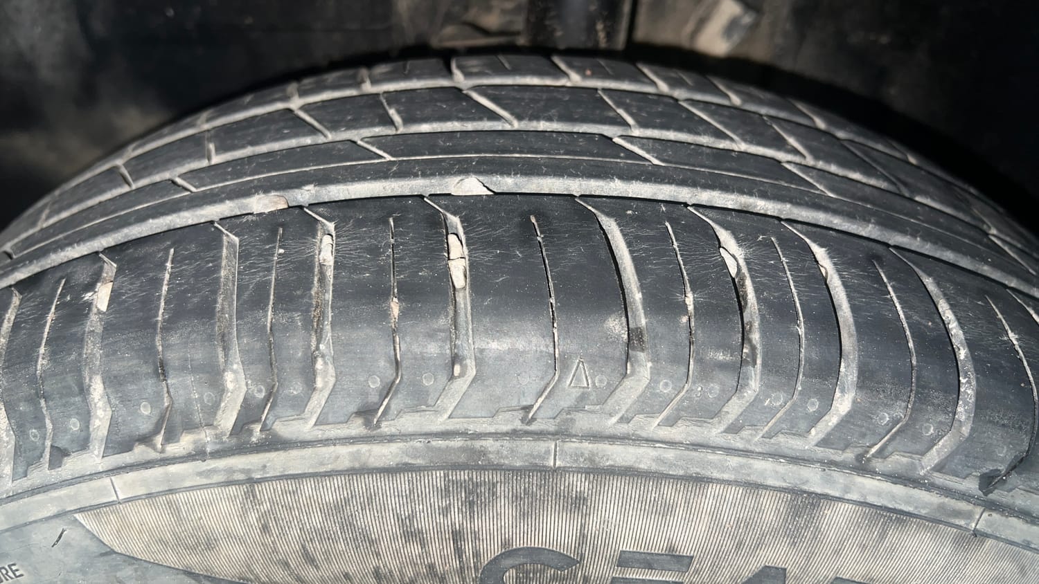 Used 2023 Tata Punch Camo Adventure Rhythm AMT Petrol Automatic tyres LEFT FRONT TYRE TREAD VIEW