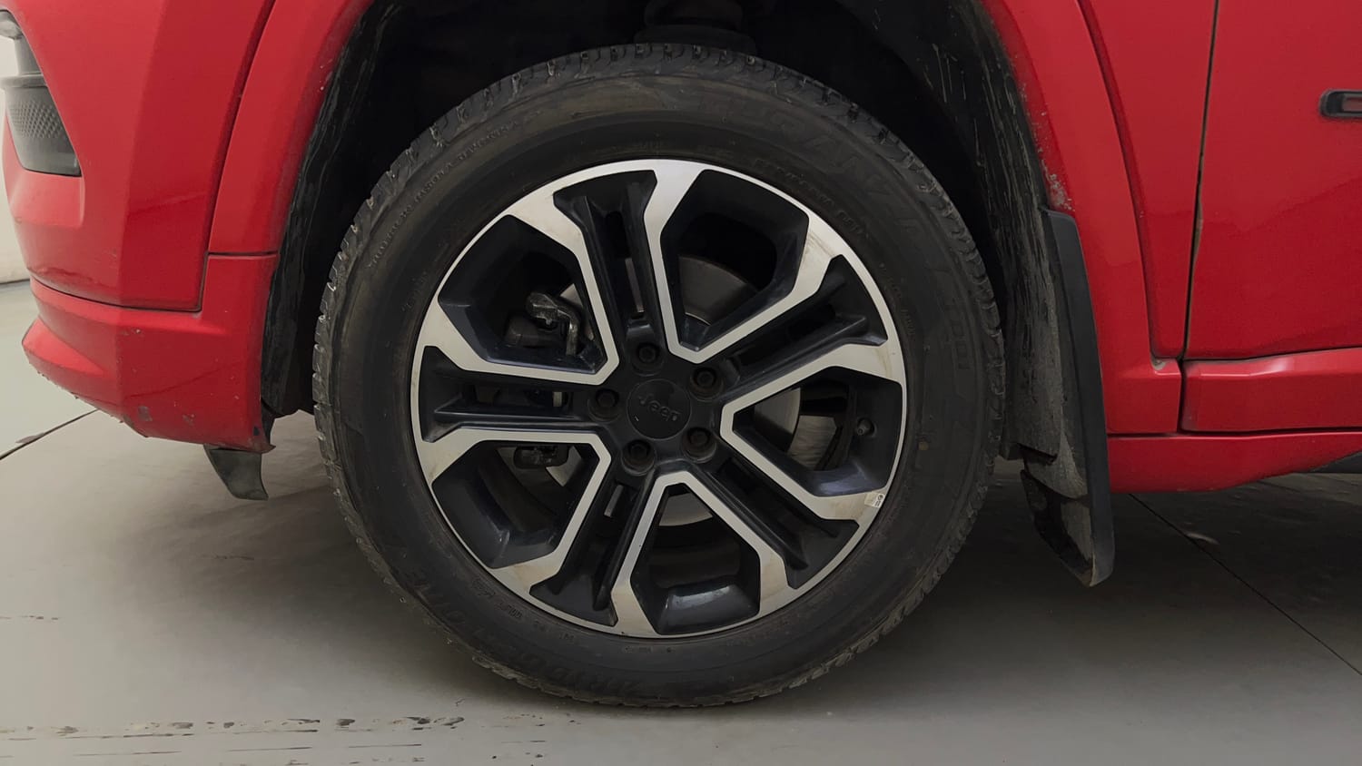 Used 2022 Jeep Compass Model S (O) 1.4 Petrol DCT Petrol Automatic tyres LEFT FRONT TYRE RIM VIEW