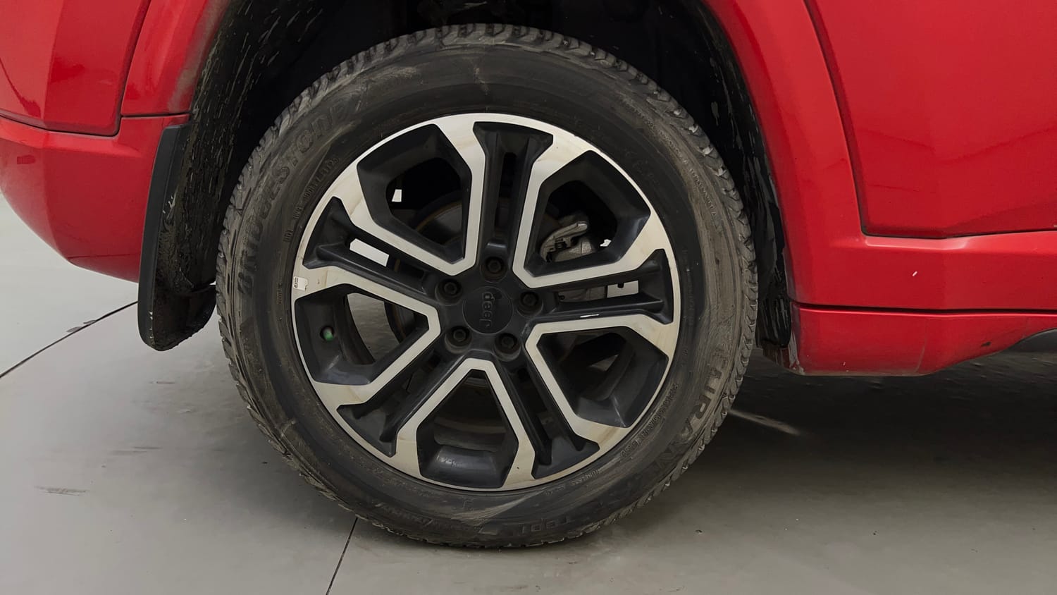Used 2022 Jeep Compass Model S (O) 1.4 Petrol DCT Petrol Automatic tyres RIGHT REAR TYRE RIM VIEW