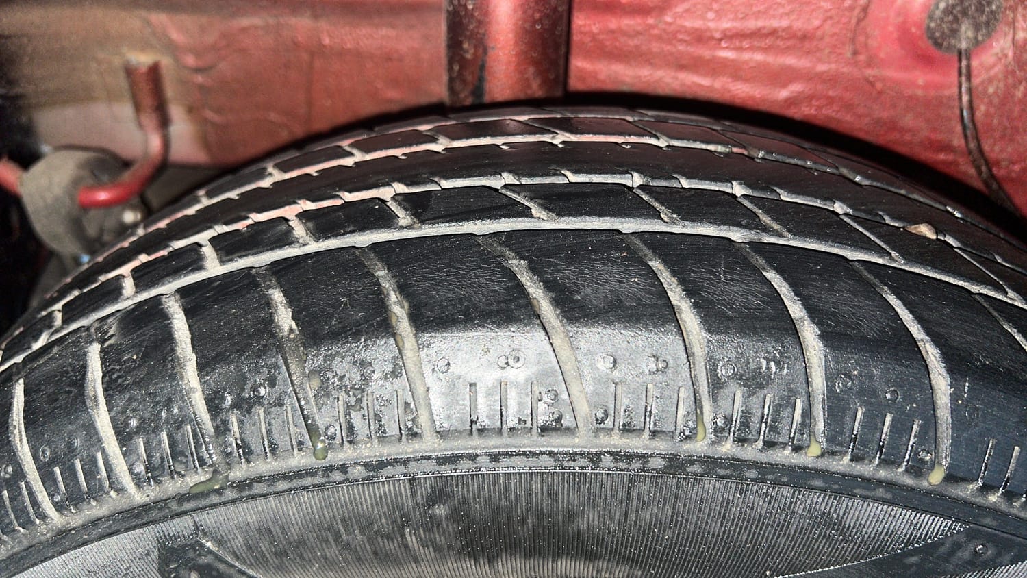 Used 2020 Maruti Suzuki Celerio ZXi (O) AMT Petrol Automatic tyres RIGHT REAR TYRE TREAD VIEW