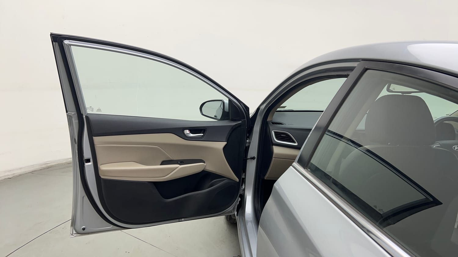 Used 2019 Hyundai Verna SX (O) 1.6 VTVT AT Petrol Automatic interior LEFT FRONT DOOR OPEN VIEW
