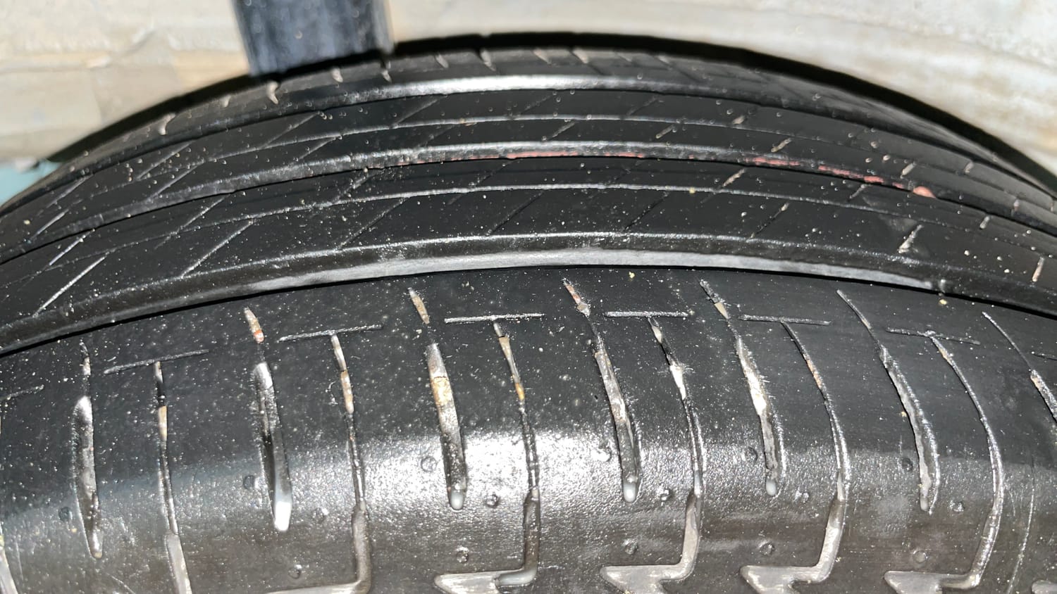 Used 2024 Honda Amaze S 1.2 Petrol MT Petrol Manual tyres RIGHT REAR TYRE TREAD VIEW