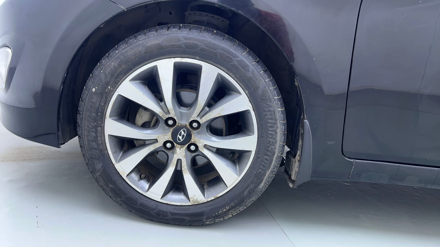 Used 2015 Hyundai Fluidic Verna 4S 1.6 VTVT S(O) Petrol Manual tyres LEFT FRONT TYRE RIM VIEW