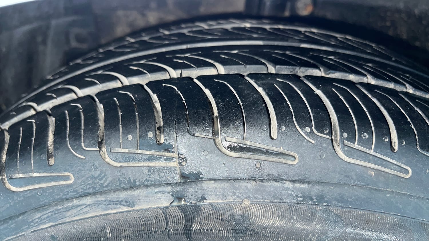 Used 2015 Maruti Suzuki Ciaz VXi+ Petrol Manual tyres LEFT FRONT TYRE TREAD VIEW