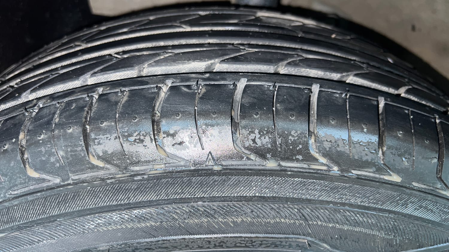 Used 2022 Hyundai Venue S (O) 1.2 Petrol Cng Manual tyres LEFT FRONT TYRE TREAD VIEW