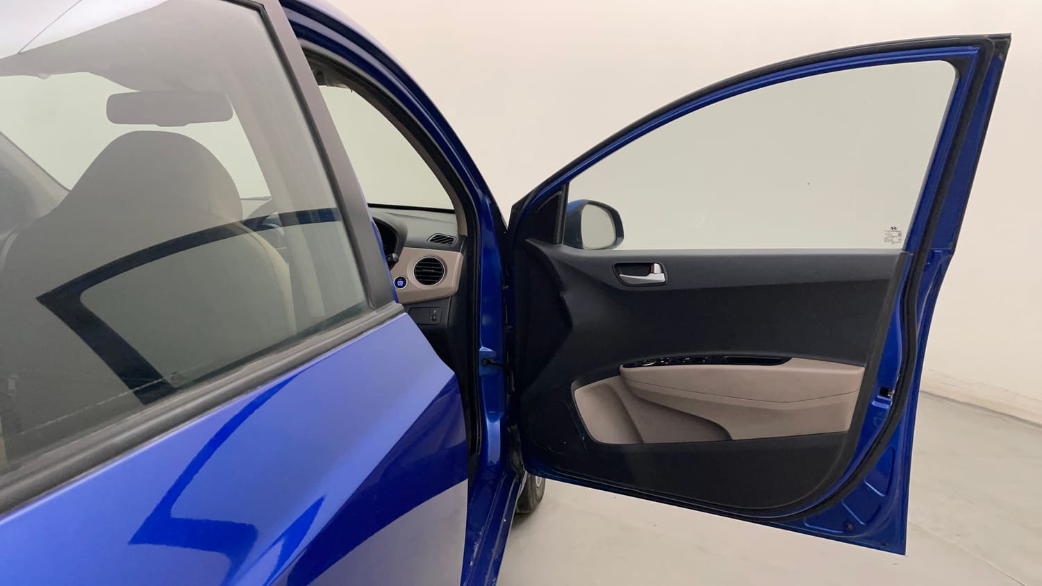 Used 2015 Hyundai Xcent SX 1.2 (O) Petrol Manual interior RIGHT FRONT DOOR OPEN VIEW
