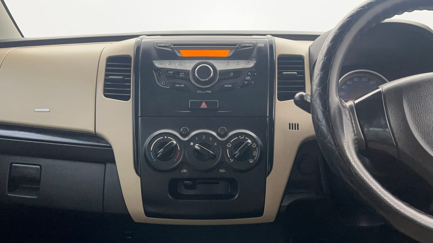 Used 2017 Maruti Suzuki Wagon R VXI Petrol Manual interior MUSIC SYSTEM & AC CONTROL VIEW