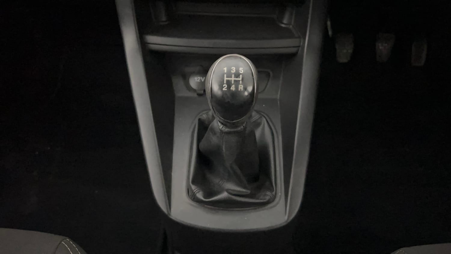 Used 2016 Ford Figo Trend 1.2 Ti-VCT Petrol Manual interior GEAR  KNOB VIEW