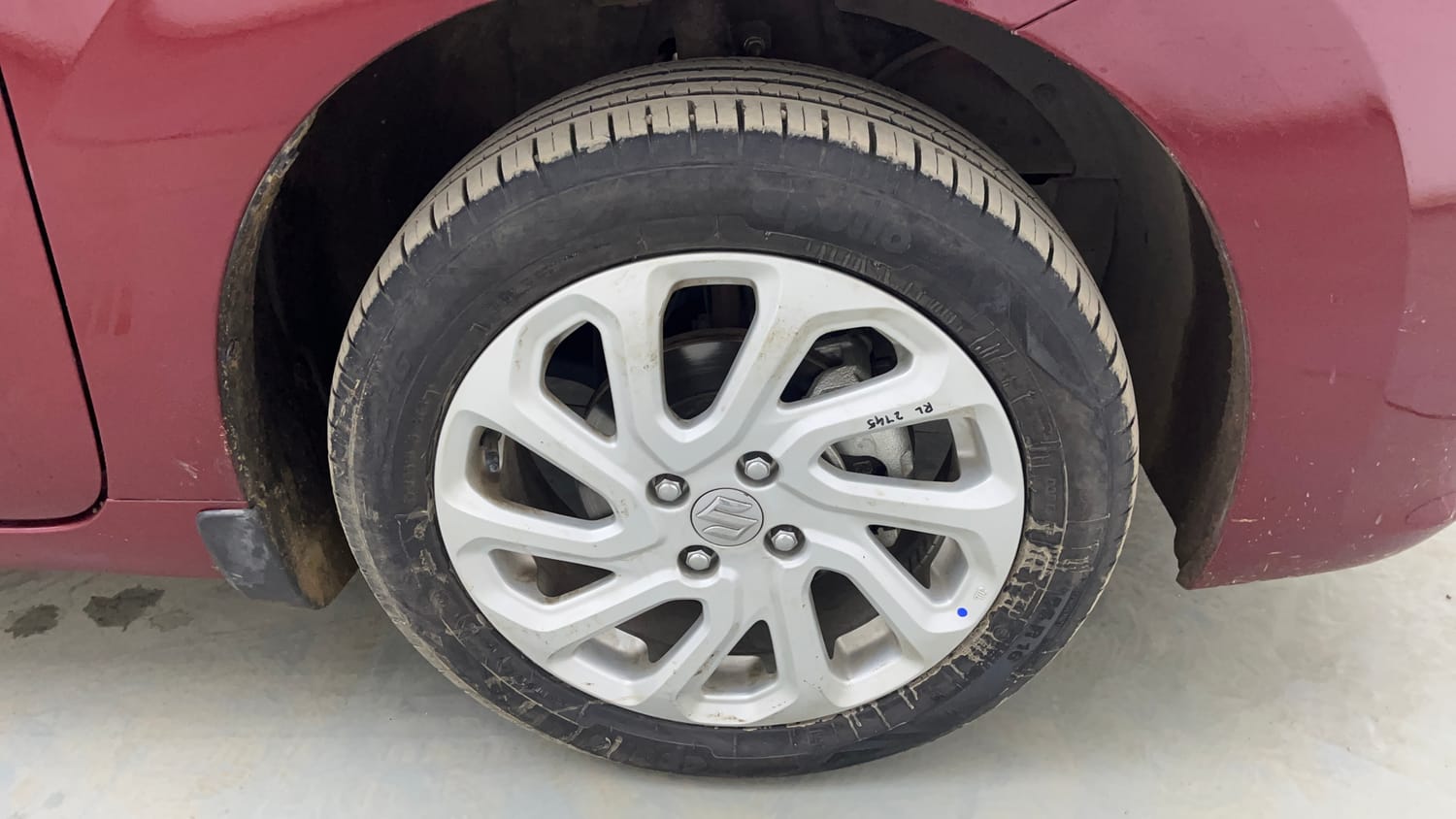 Used 2024 Maruti Suzuki Baleno Zeta AGS Petrol Automatic tyres RIGHT FRONT TYRE RIM VIEW