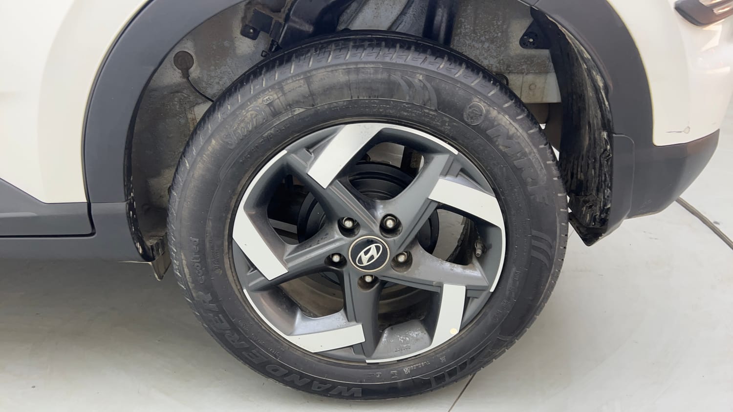 Used 2020 Hyundai Venue SX Plus 1.0 Turbo DCT Petrol Automatic tyres LEFT REAR TYRE RIM VIEW