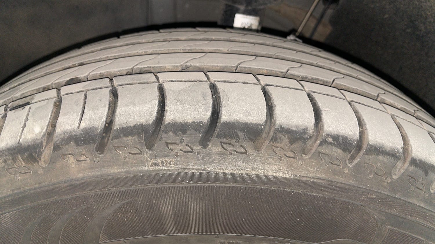 Used 2025 Skoda Kylaq Signature+ 1.0 TSI Petrol Manual tyres LEFT FRONT TYRE TREAD VIEW