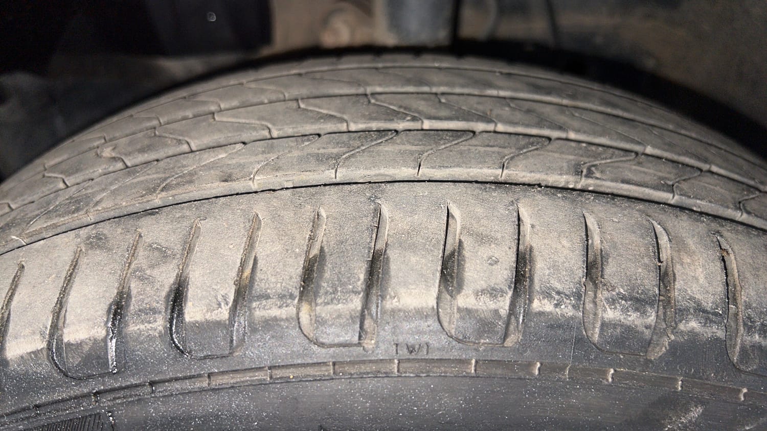 Used 2015 Honda City SV Petrol Manual tyres LEFT FRONT TYRE TREAD VIEW