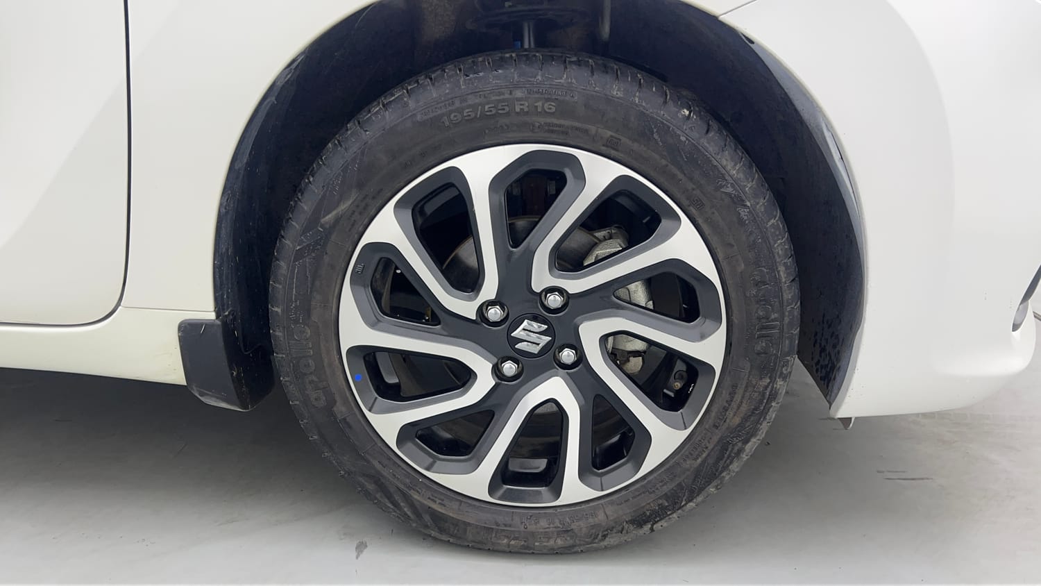 Used 2023 Maruti Suzuki Baleno Alpha AGS Petrol Automatic tyres RIGHT FRONT TYRE RIM VIEW