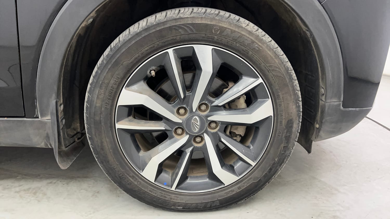 Used 2022 Mahindra XUV 300 W8 (O) 1.2 Petrol Petrol Manual tyres RIGHT FRONT TYRE RIM VIEW