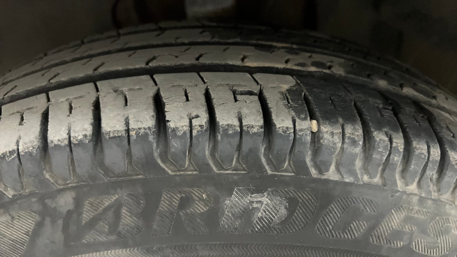 Used 2020 Tata Altroz XE Petrol Petrol Manual tyres LEFT FRONT TYRE TREAD VIEW