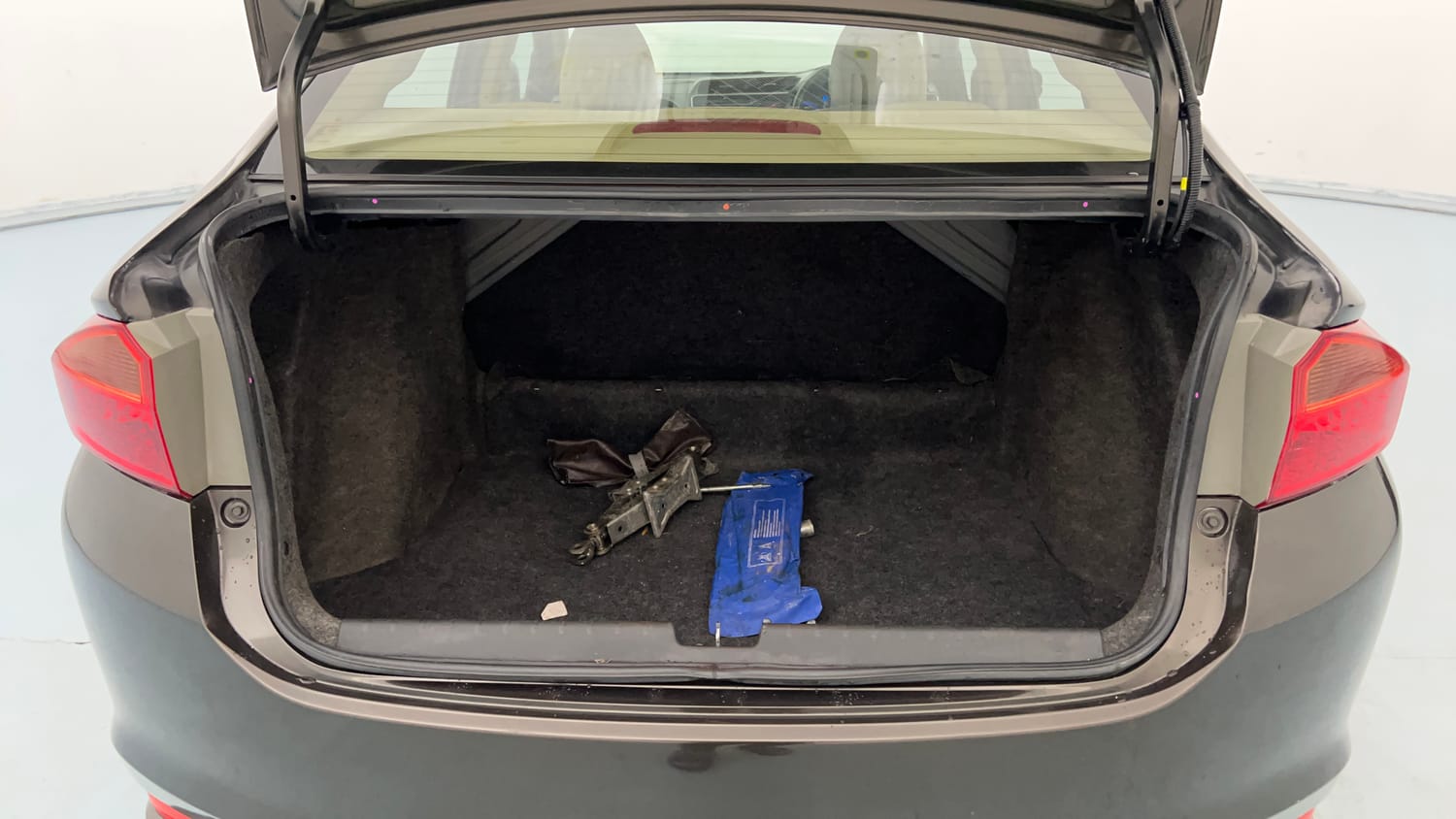 Used 2015 Honda City VX Petrol Manual interior DICKY INSIDE VIEW