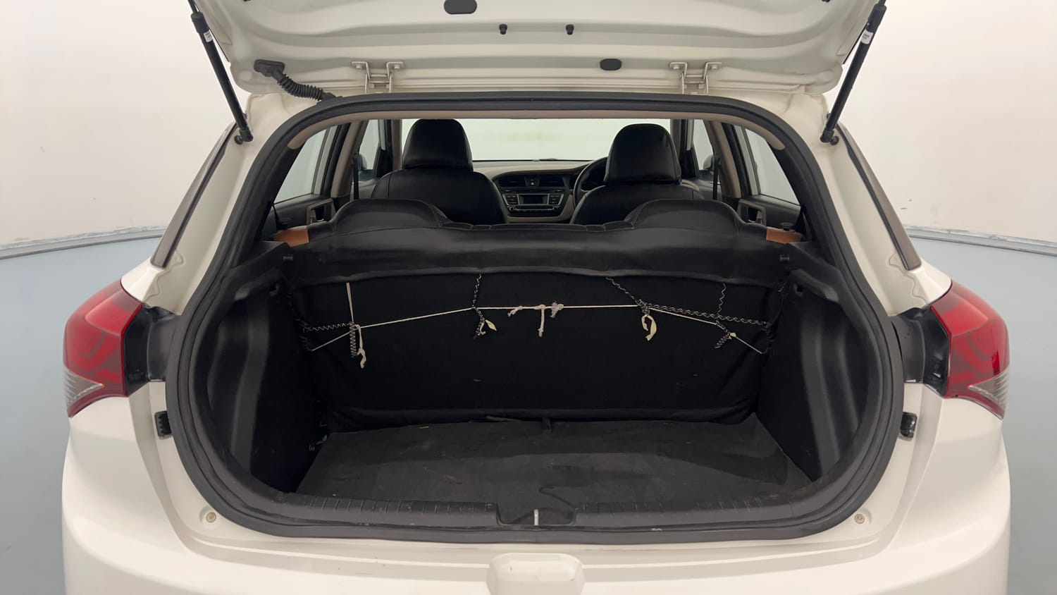 Used 2016 Hyundai Elite i20 Magna 1.2 Petrol Manual interior DICKY INSIDE VIEW