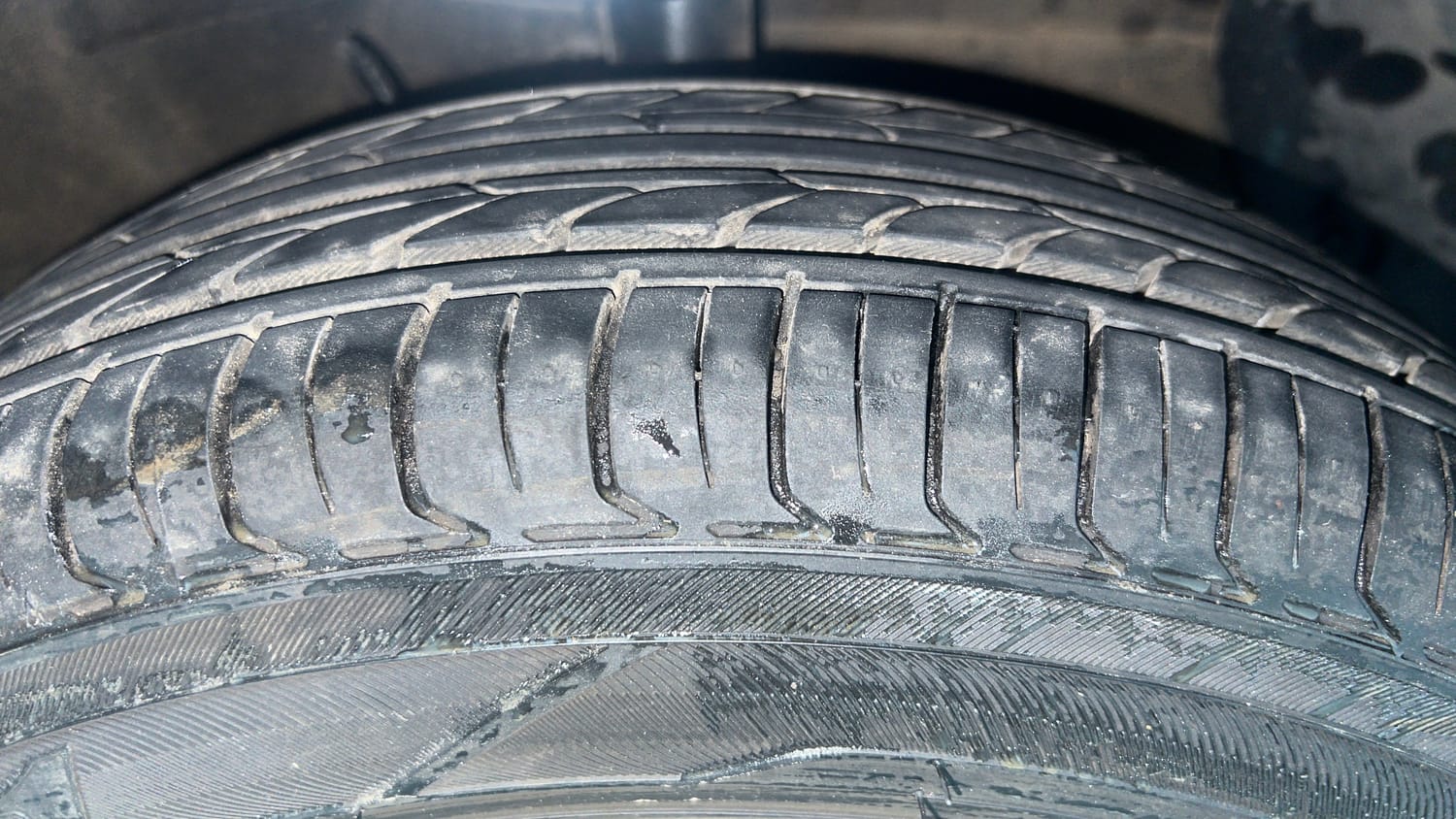 Used 2020 Hyundai Grand i10 Nios Sportz AMT 1.2 Kappa VTVT Petrol Automatic tyres RIGHT FRONT TYRE TREAD VIEW