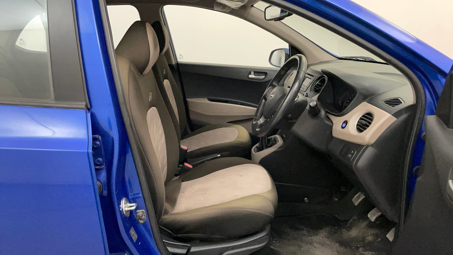 Used 2015 Hyundai Xcent SX 1.2 (O) Petrol Manual interior RIGHT SIDE FRONT DOOR CABIN VIEW