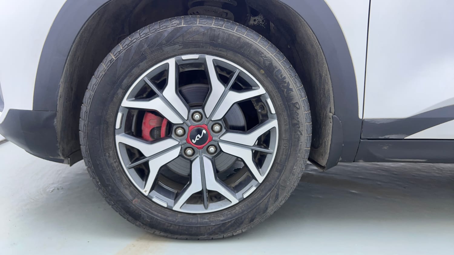 Used 2022 Kia Seltos GTX Plus 1.4 DCT Petrol Automatic tyres LEFT FRONT TYRE RIM VIEW