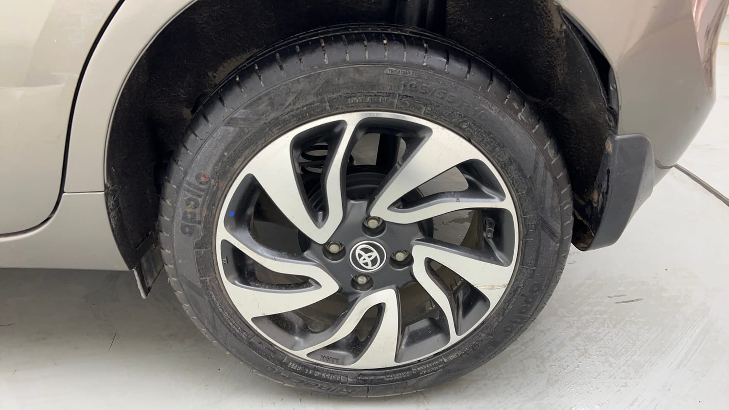 Used 2020 Toyota Glanza V Petrol Manual tyres LEFT REAR TYRE RIM VIEW