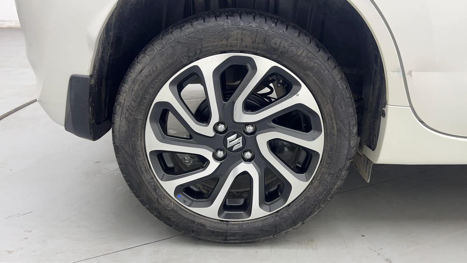 Used 2023 Maruti Suzuki Baleno Alpha AGS Petrol Automatic tyres RIGHT REAR TYRE RIM VIEW