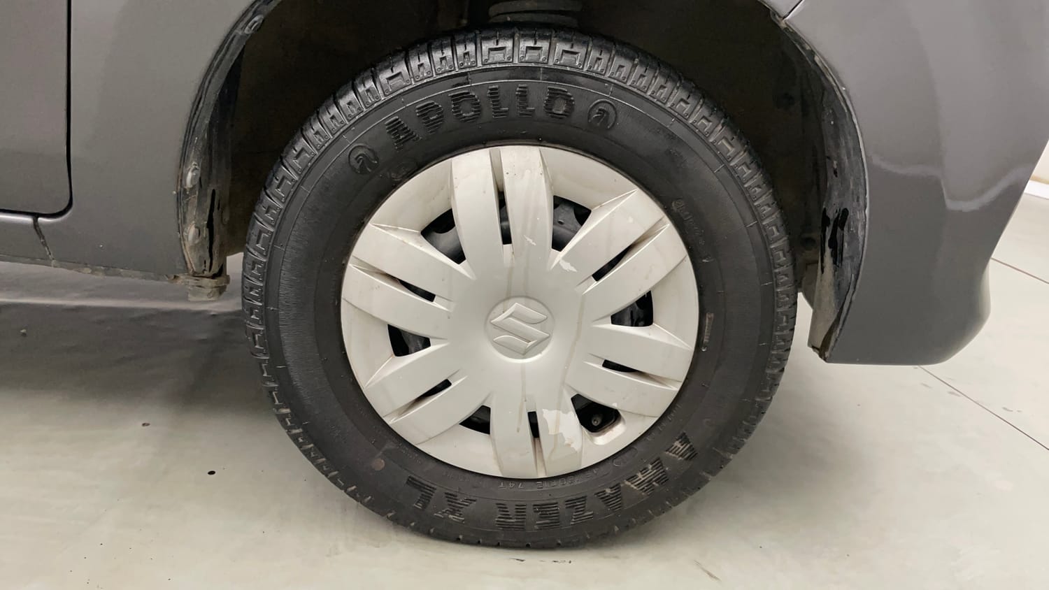 Used 2016 Maruti Suzuki Alto 800 Lxi Petrol Manual tyres RIGHT FRONT TYRE RIM VIEW