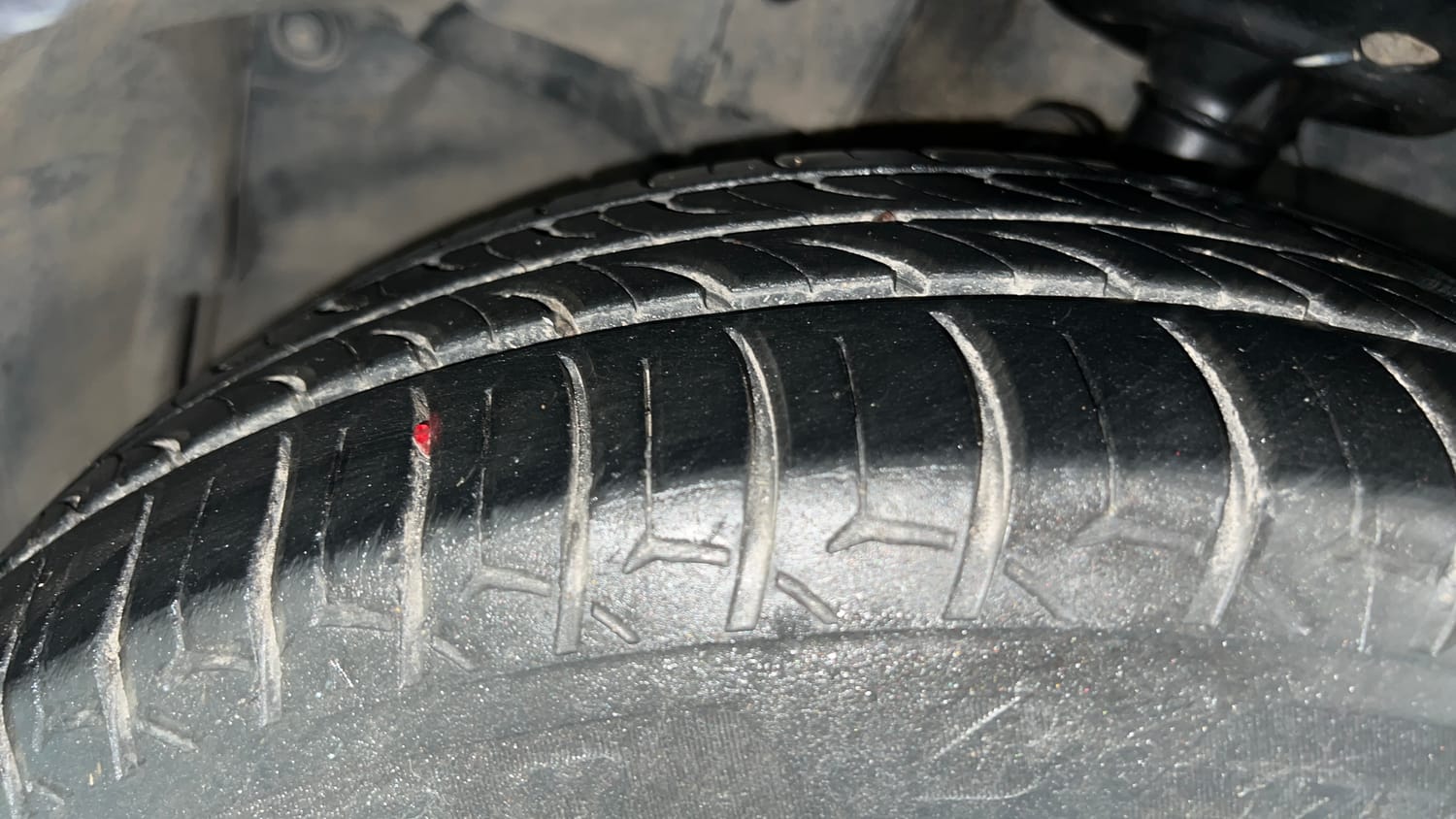 Used 2015 Honda City VX Petrol Manual tyres LEFT FRONT TYRE TREAD VIEW