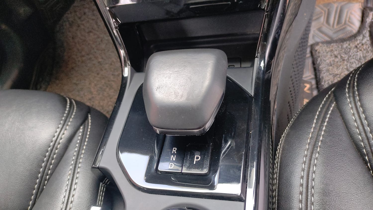 Used 2023 Tata Nexon Creative Plus S 1.2 Revotron Petrol 7DCA Petrol Automatic interior GEAR  KNOB VIEW