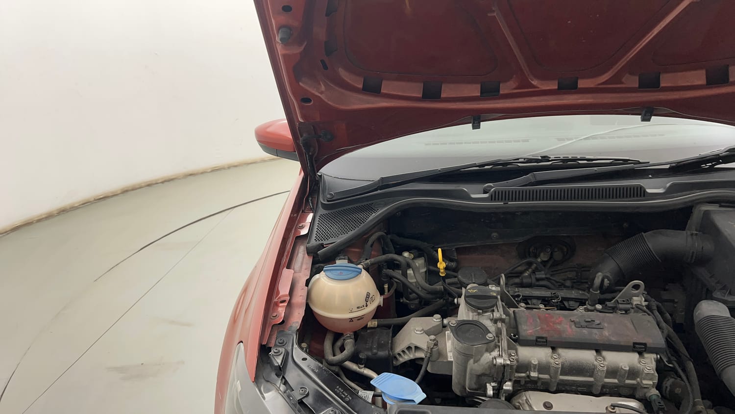 Used 2016 Volkswagen Polo Comfortline 1.2L (P) Petrol Manual engine ENGINE RIGHT SIDE HINGE & APRON VIEW
