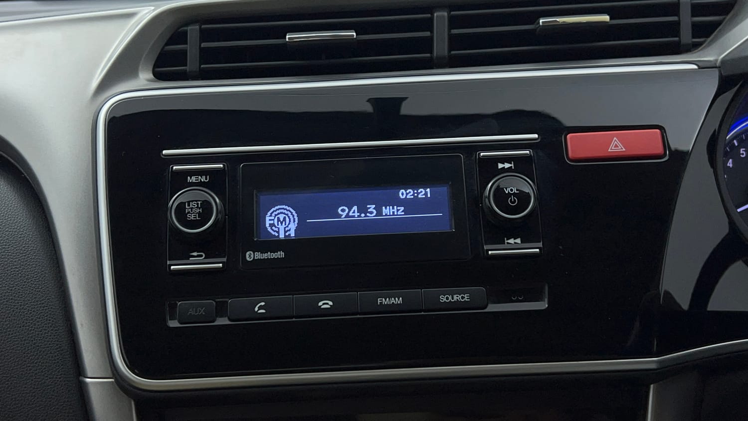 Used 2015 Honda City SV Petrol Manual top_features Integrated (in-dash) music system