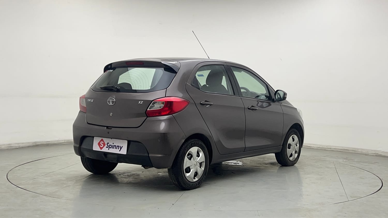 Used 2018 Tata Tiago XZ W/O Alloy Petrol + CNG(Outside Fitted) Cng Manual exterior RIGHT REAR CORNER VIEW