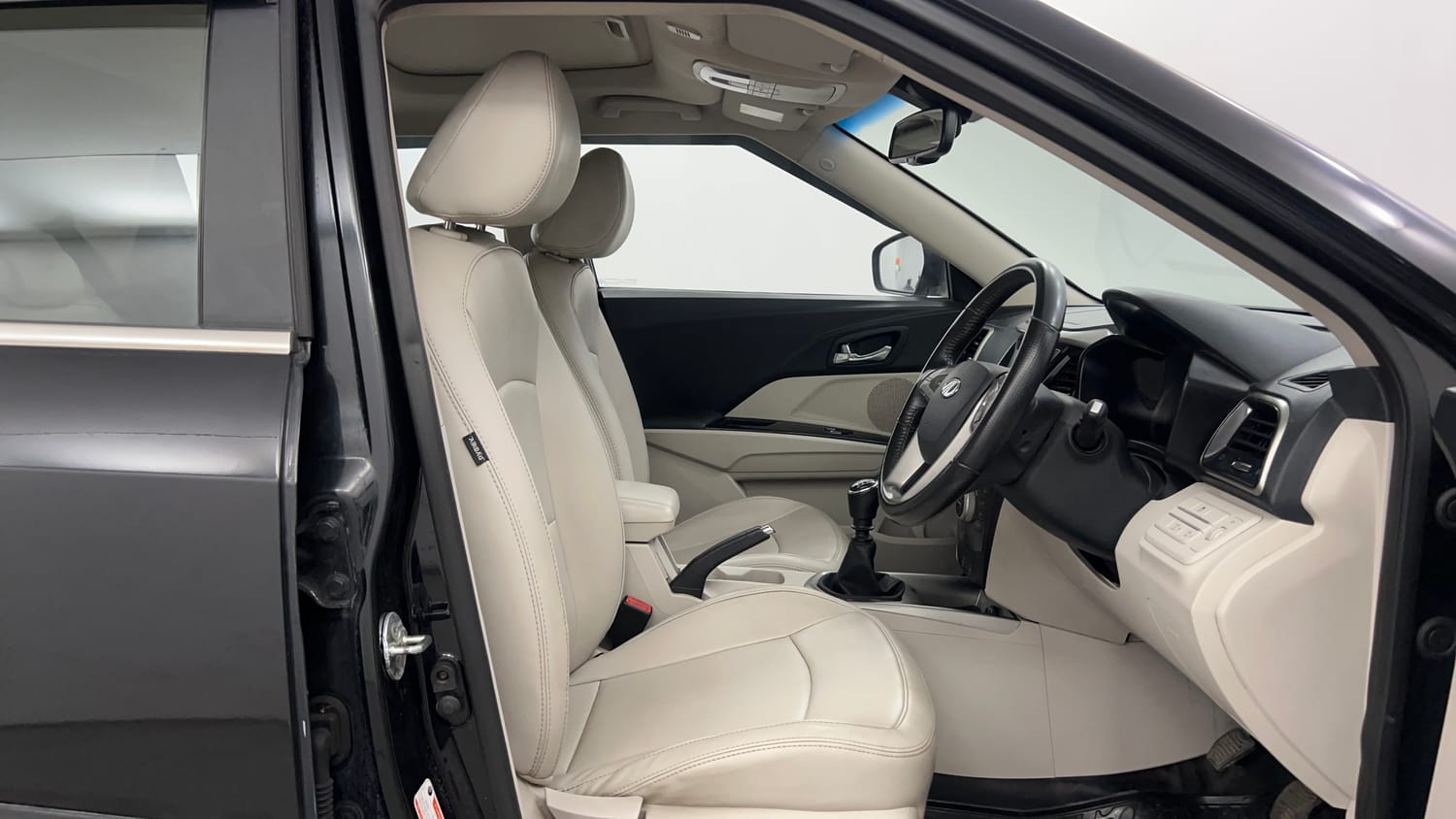 Used 2022 Mahindra XUV 300 W8 (O) 1.2 Petrol Petrol Manual interior RIGHT SIDE FRONT DOOR CABIN VIEW