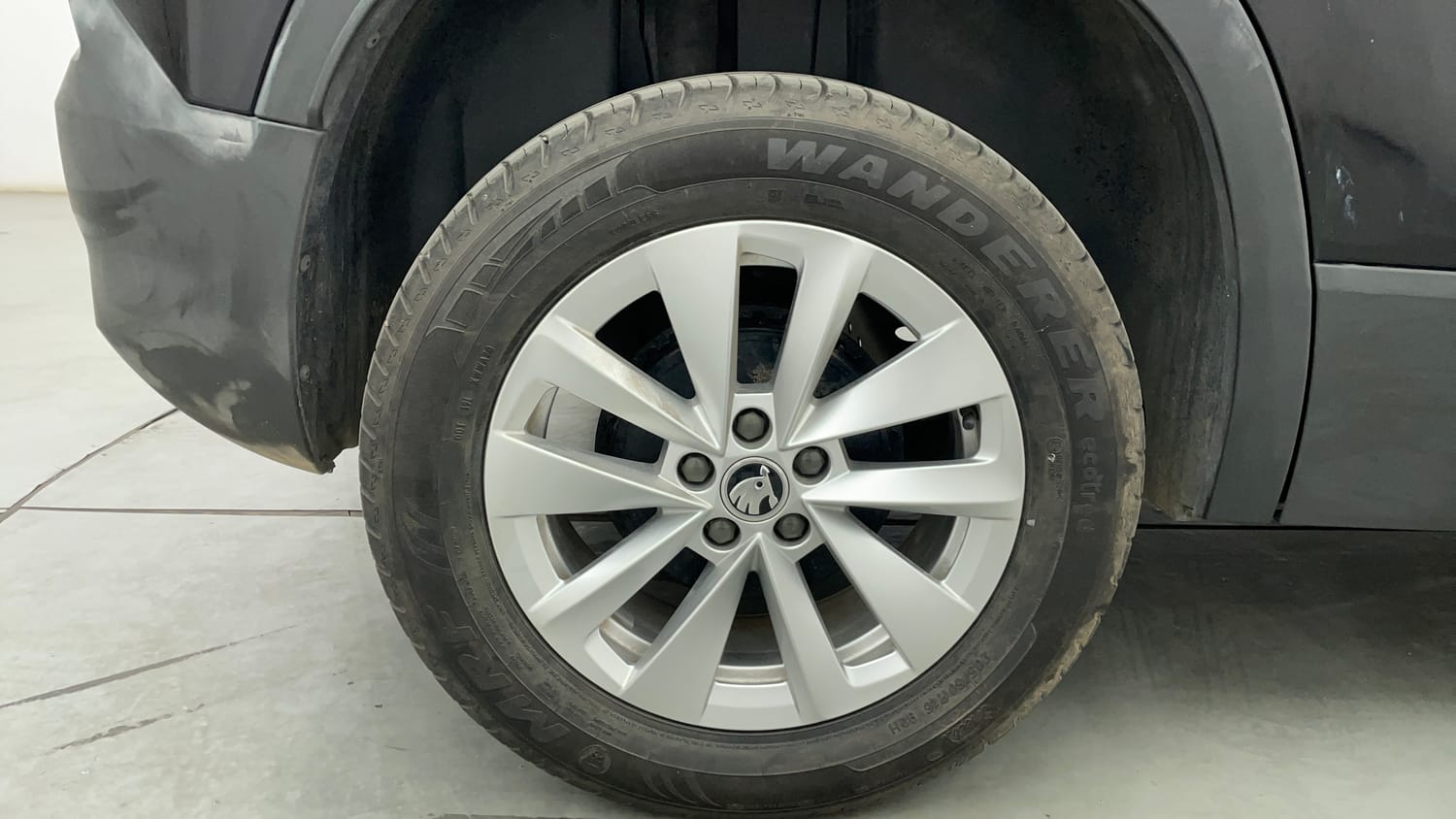 Used 2025 Skoda Kylaq Signature+ 1.0 TSI Petrol Manual tyres RIGHT REAR TYRE RIM VIEW