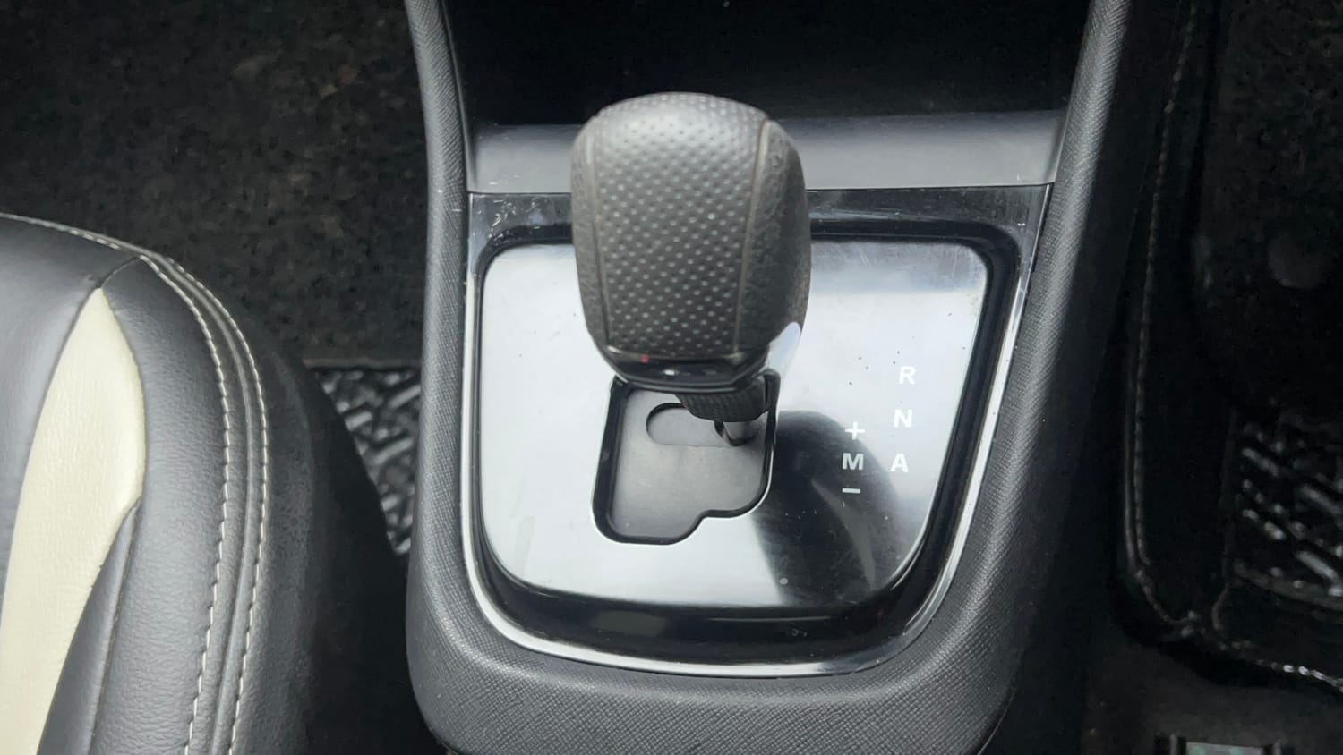 Used 2023 Tata Punch Camo Adventure Rhythm AMT Petrol Automatic interior GEAR  KNOB VIEW