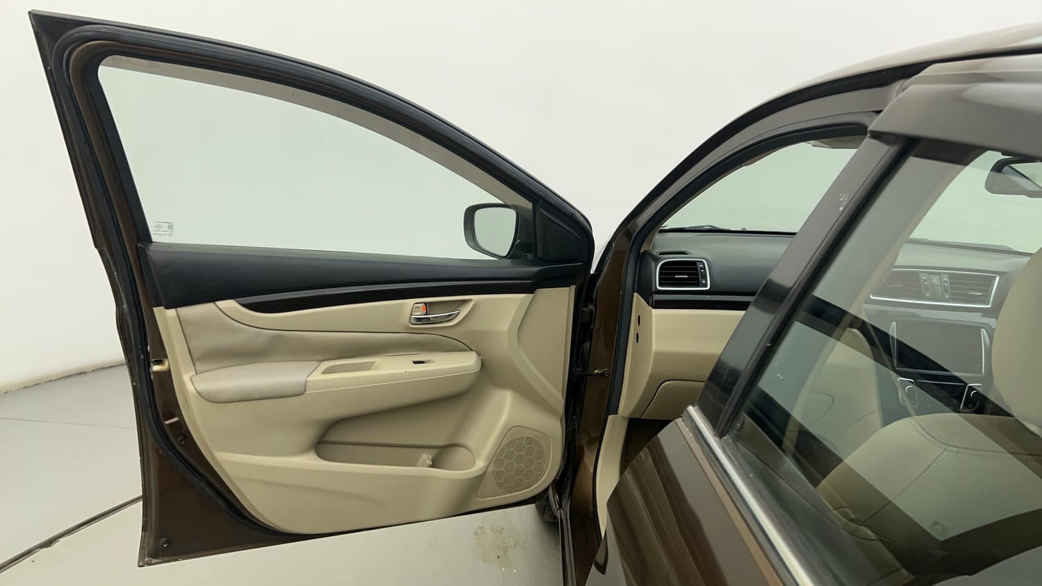 Used 2015 Maruti Suzuki Ciaz ZXI+ Petrol Manual interior LEFT FRONT DOOR OPEN VIEW
