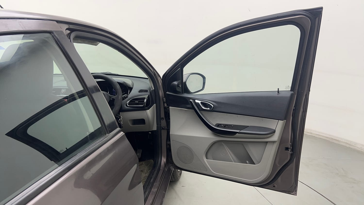 Used 2018 Tata Tiago XZ W/O Alloy Petrol + CNG(Outside Fitted) Cng Manual interior RIGHT FRONT DOOR OPEN VIEW
