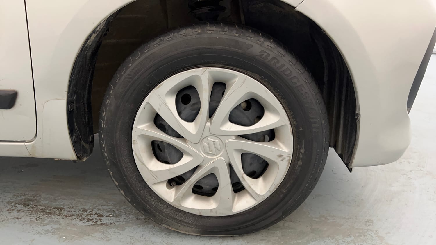Used 2024 Maruti Suzuki Celerio VXi Petrol Manual tyres RIGHT FRONT TYRE RIM VIEW