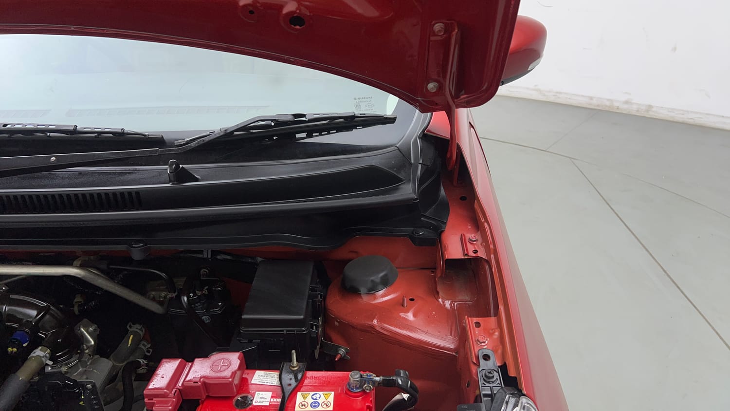 Used 2020 Maruti Suzuki Celerio ZXi (O) AMT Petrol Automatic engine ENGINE LEFT SIDE HINGE & APRON VIEW