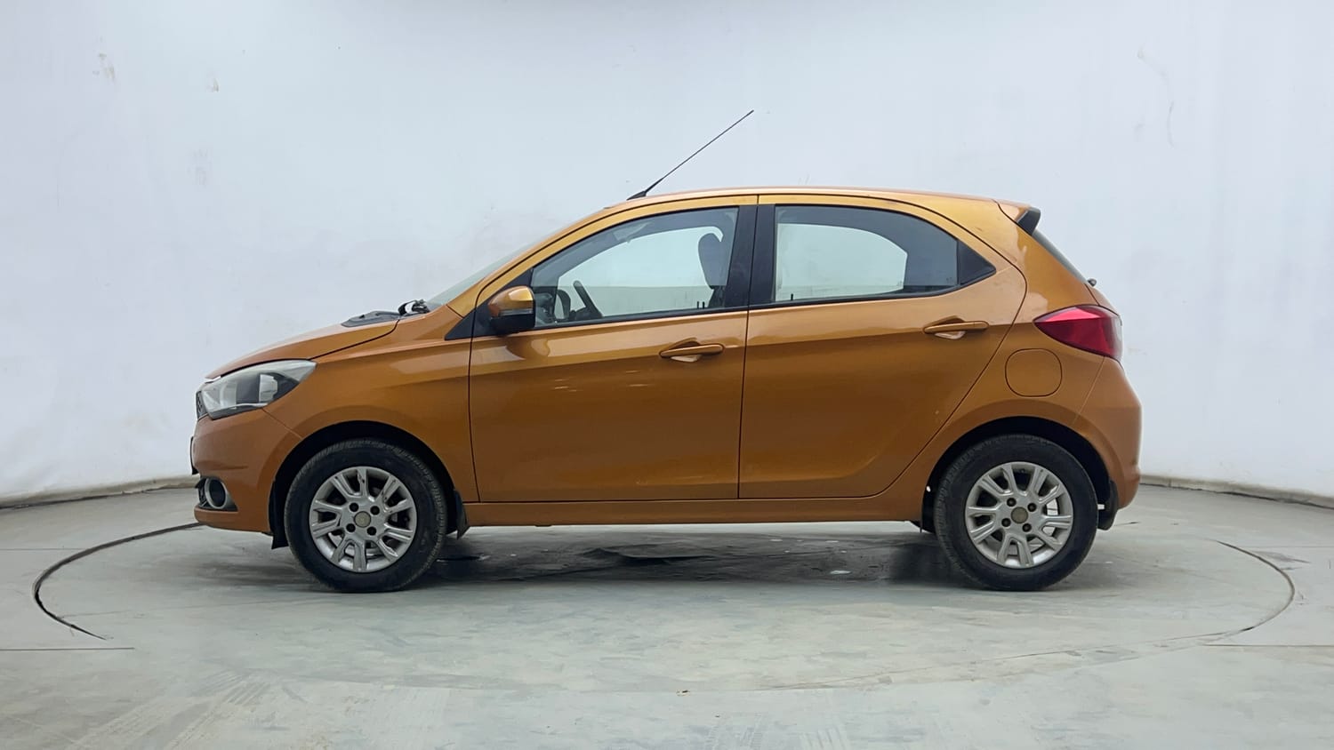 Used 2016 Tata Tiago Revotron XZ Petrol Manual exterior LEFT SIDE VIEW